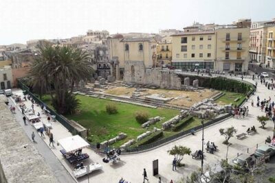 2 Hours Calessino/ Tuk tuk Tour to Syracuse and Ortigia Island - Entering the Historic Center: Syracuse Stop (About 50 Minutes)