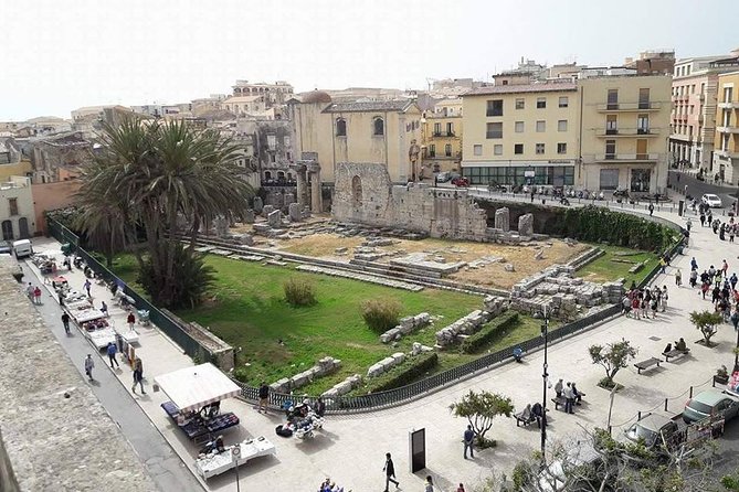 2 Hours Calessino/ Tuk tuk Tour to Syracuse and Ortigia Island - Entering the Historic Center: Syracuse Stop (About 50 Minutes)