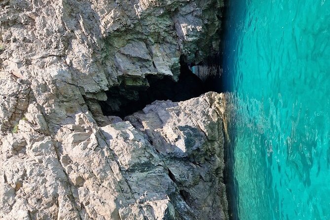 3 Hour Capri Private Boat Tour - Grotta Verde: a cave wrapped in greenery and color shifts