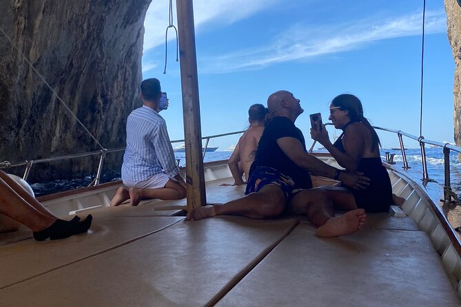 3 Hours Private Boat Tour of Capri with Pasta and Prosecco - Marina Piccola Lunch: Eating With Yachts in View
