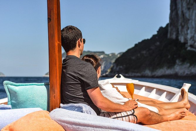 4 Hour Boat Tour To Discover Capri - Getting to the boat: Bar Il Gabbiano meeting point