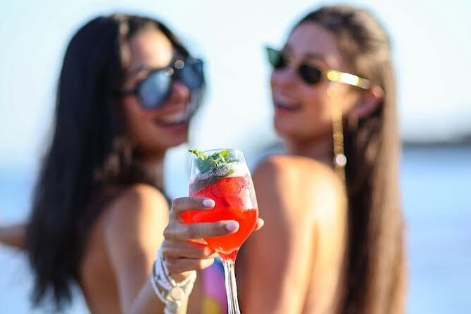 4 Hour Day Party at Beach Clubs in Mykonos - The Music Shifts Fast: Why Hopping Beats Picking One Club