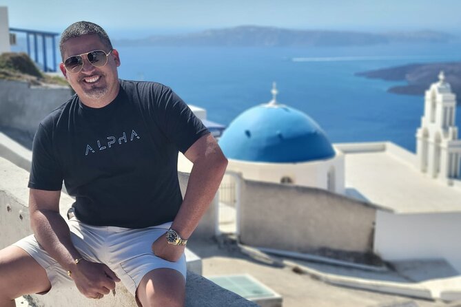 4 hrs PRIVATE island tour and photos, Oia and Blue domes - Pyrgos: the quieter Santorini feel and old-capital vibes