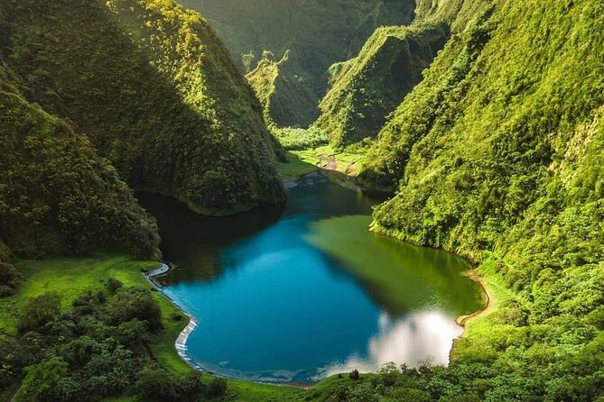 4x4 Safari HEREAKIMANU Tour in the Heart of Tahiti - Tunnel Crossing to the West: Vaihiria and the High-Lake View