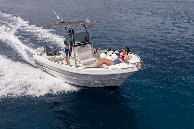 5 Hours Boat Rental in Santorini - Why renting an 18-foot boat works so well in Santorini