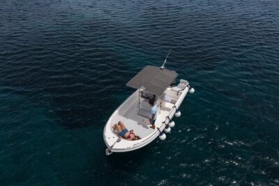 5 Hours Boat Rental in Santorini - The training: why you don’t need a skipper to feel in control