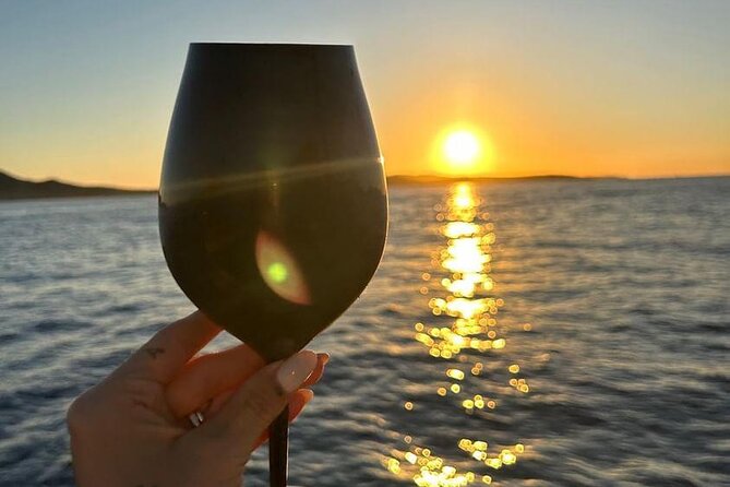 6 Hour Private Cruise in Mykonos with Food and Drinks - Lunch and drinks: Greek meze on board, wine flow, and what to expect