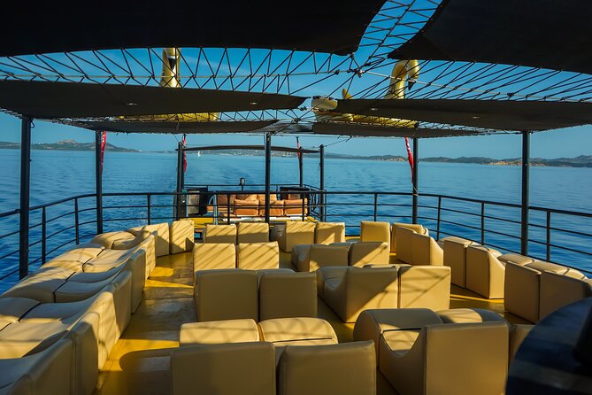 8-hour tour of the La Maddalena Archipelago Ponte VIP - Cruising the “Odyssey rock” and Porto Rafael from the boat