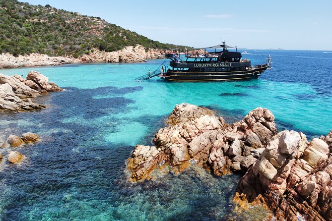 8-hour tour of the La Maddalena Archipelago Ponte VIP - Budelli’s Pink Beach: see it up close, but don’t expect a landing