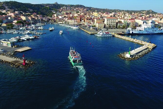 A day excursion to La Maddalena - Boat comfort, crew help, and the pace with up to 120 people