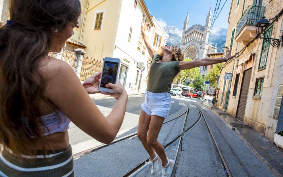 Alcudia/Marratxi: Valldemossa & Soller Tour by Tram & Bus - Port de Sóller: Beach Town Energy and a Real Chance to Reset