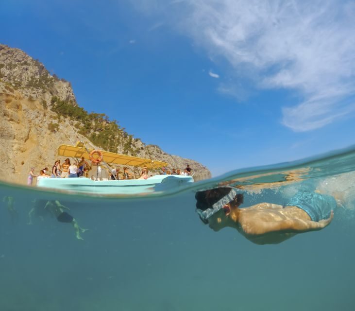 Alcudia: Pirate Cave, Parc Natural & Snorkel - Guides, safety, and multilingual ease on board