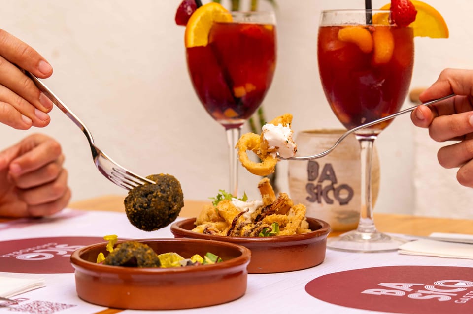 Alcudia: Self-Guided Gourmet Tapas and Wine Tour - How the self-guided tapas loop works in Alcudia Old Town