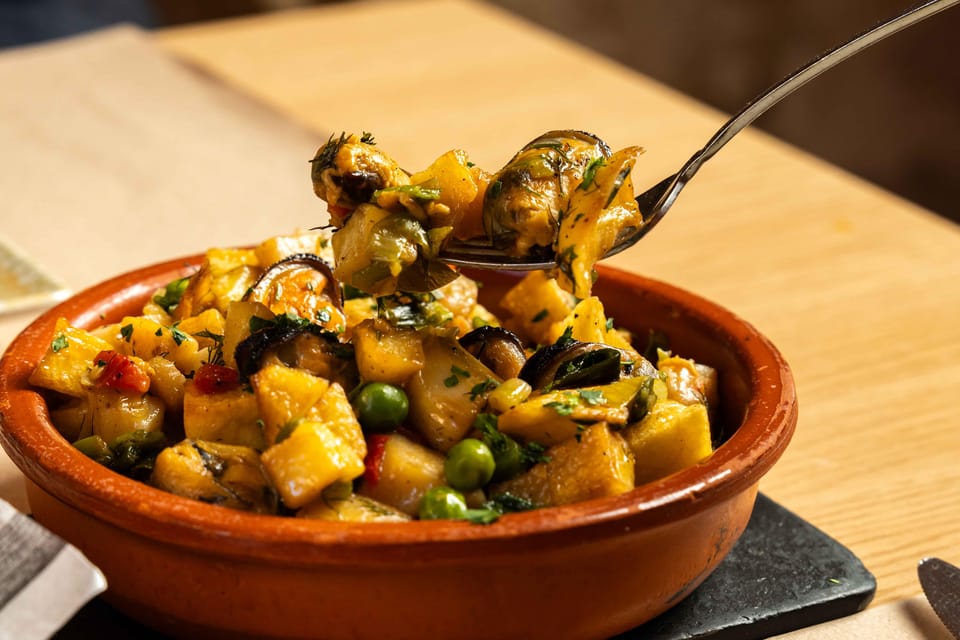 Alcudia: Self-Guided Gourmet Tapas and Wine Tour - Timing, walking distance, and how to not feel rushed