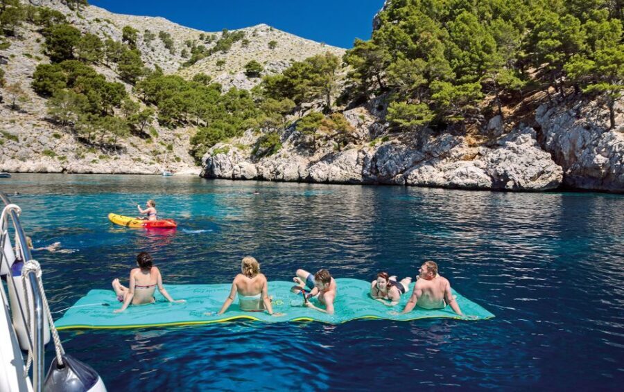 Alcudia: Sunset Catamaran Tour with Dinner and Snorkeling - Dinner on board: BBQ buffet plus included drinks
