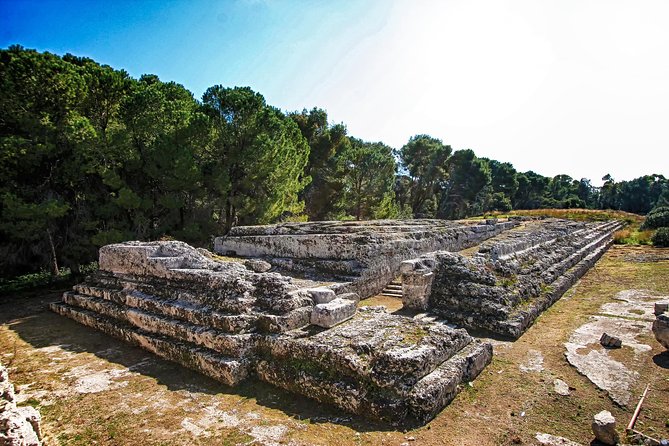 Ancient Syracuse: private guided tour of the Neapolis archaeological park - Ancient stone quarries: when the setting becomes part of the story