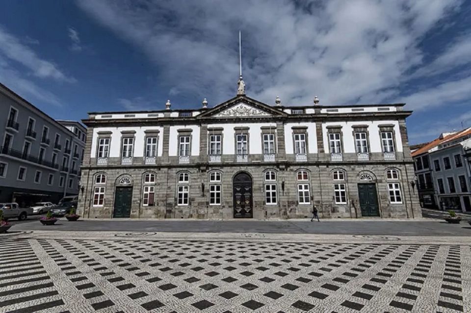 Angra do Heroísmo: Walking Tour with Local Pastry and Coffee - Sé Catedral and Igreja da Misericórdia: two landmark façades with very different vibes