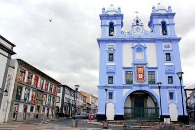 Angra do Heroísmo: Walking Tour with Local Pastry and Coffee - Capitães Generales Palace: former Jesuit college, art-focused interiors