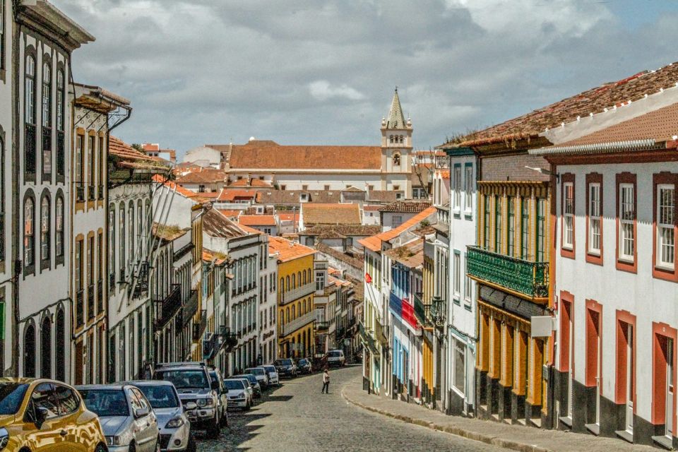Angra do Heroísmo: Walking Tour with Local Pastry and Coffee - Garden calm on the way up to Alto da Memória