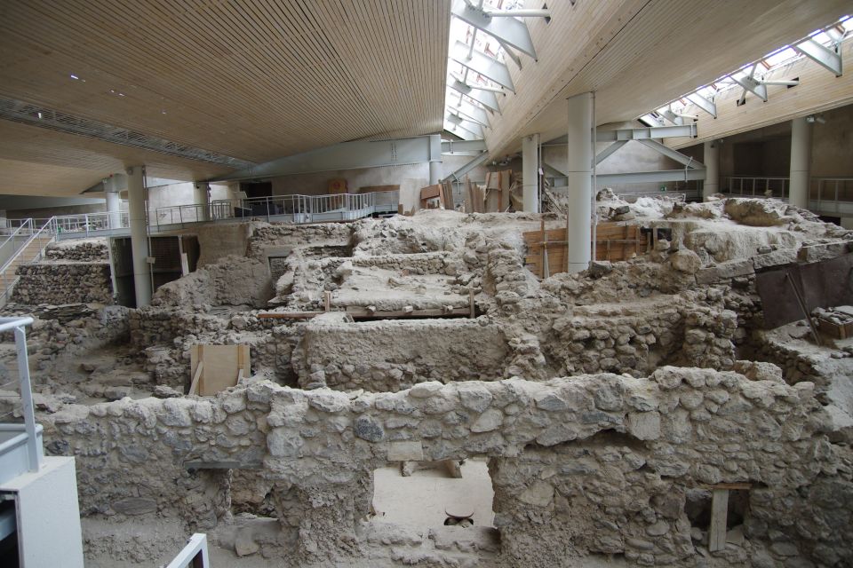 Archaeological Bus Tour To Akrotiri Excavations & Red Beach - Who This Tour Fits Best