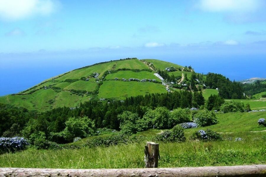 Azores: Sete Cidades Scenic Jeep Tour from Ponta Delgada - Muro das Nove Janelas: a quick photo stop with real local flavor
