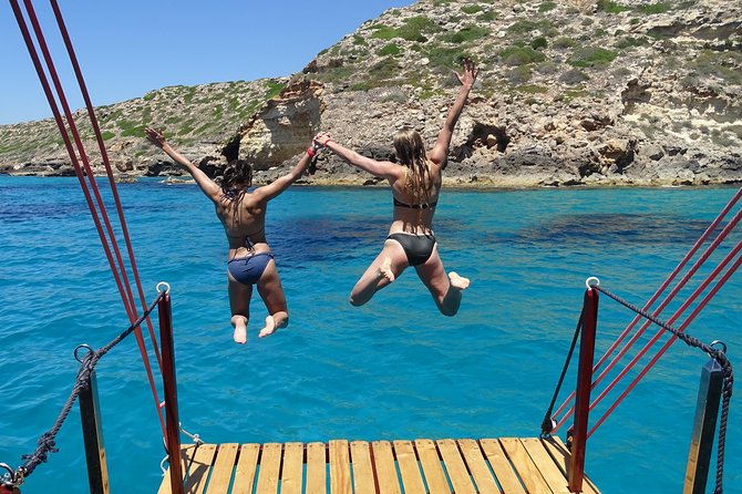 Barca Samba: The best boat experience in Mallorca - Lunch on Board and the Included-Drink Reality