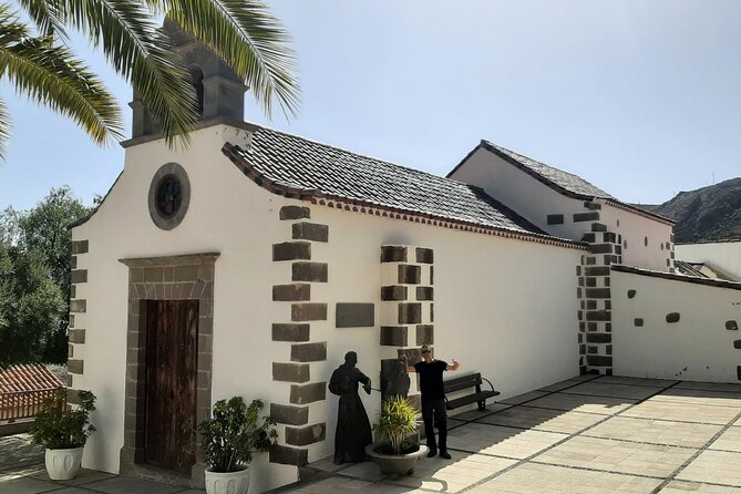 Barranco de las Vacas, caves & village by Sky Rebels local guides - Barranco de las Vacas: the morning Tobas de Colores photo stop