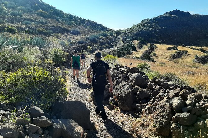 Barranco de las Vacas, caves & village by Sky Rebels local guides - Montana de Agüimes caves: why you really need a local guide