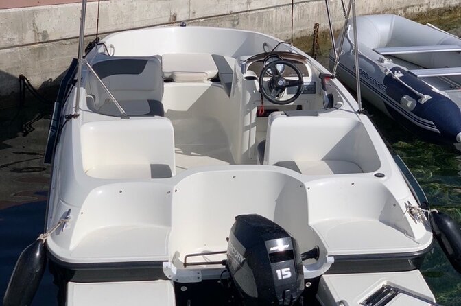 Bluemarine.me license free Bayliner Element E5 rental - Driving your own boat: training first, stress later