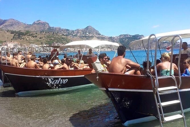 Boat excursion Taormina Giardini Naxos - English on board: what to expect from narration and captain communication