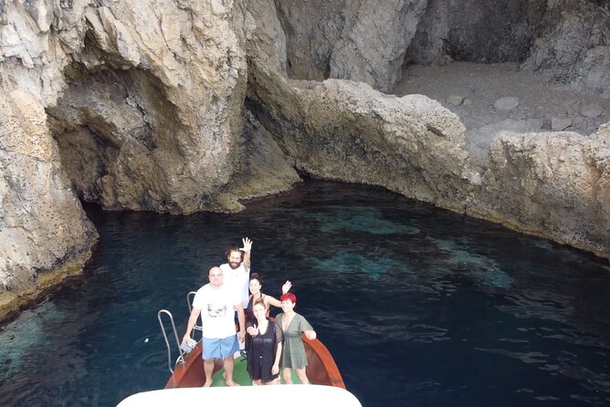 Boat excursion Taormina Giardini Naxos - Swimming safety: jellyfish stings and how to reduce your risk