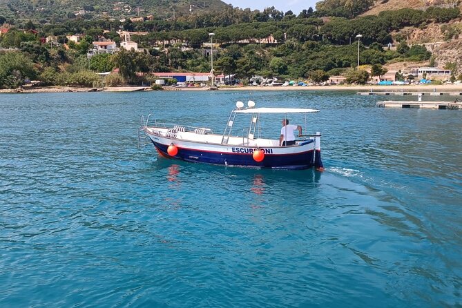 Boat excursion to Cefalu with aperitif - Small-boat comfort: why the skipper and group size matter