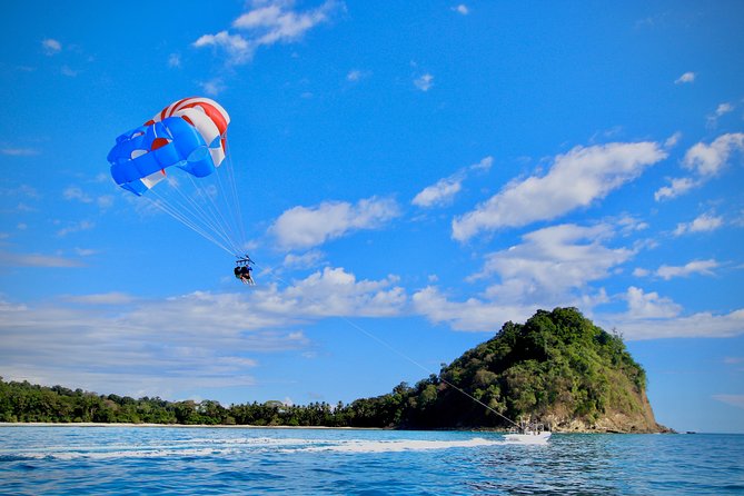 Boat Parasailing with Aguas Azules - Getting Started at Espadilla Beach (Aguas Azules Tours)