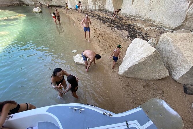 Boat tour in Pillirina, sea caves and Ortigia and prosecco - Snorkeling masks (but no tube): what to expect in the water