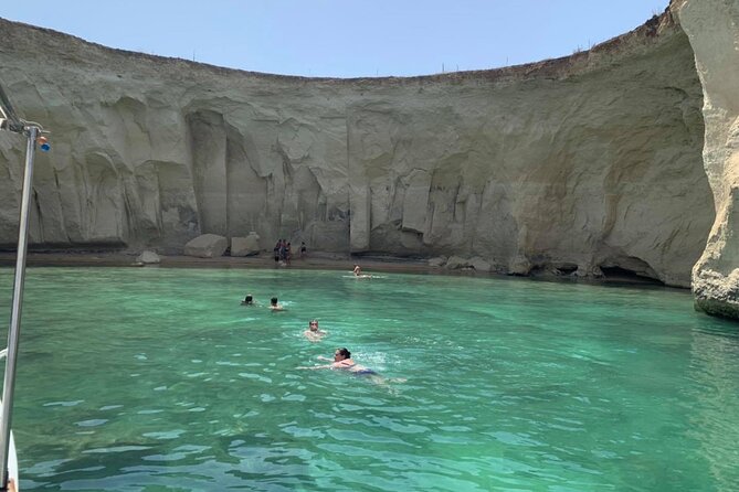 Boat tour in Pillirina, sea caves and Ortigia and prosecco - Prosecco, soda, and the pace of a skipper-run cruise
