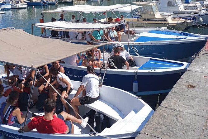 Boat tour Ortigia and Syracuse sea caves - The Ortigia Tip and the Port Gateway Moment