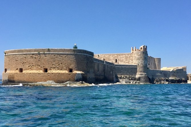 Boat tour Ortigia, sea caves and Pillirina 2h - Sea caves: the part you came for