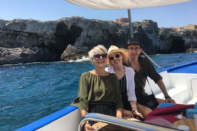 Boat tour Ortigia, sea caves and Pillirina 2h - Plemmirio, Fanusa, and Arenella: where the swim makes the 2 hours feel longer