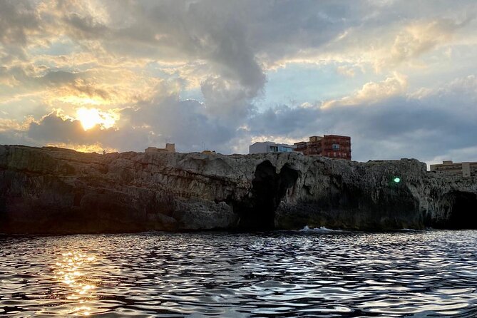 Boat tour Ortigia, sea caves and Pillirina 2h - Weather reality: sunset can be magic, but the sea decides