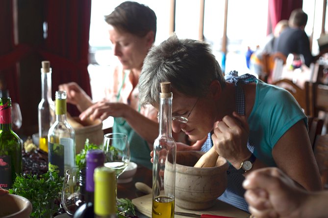 Bodegas Monje Winery Ticket w/Wine Tasting & Mojo Sauce Workshop - Picking the right time slot and language (English can be limited)