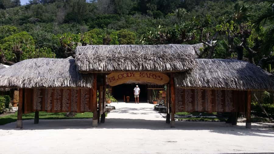 Bora Bora by Land and Sea: 4WD Safari and Snorkel - WWII relics and volcanic caldera rock: history you can see from the road