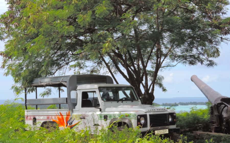 Bora Bora by Land and Sea: 4WD Safari and Snorkel - Matira Point, Faanui Cannon, Amanahune Bay: the viewpoint run that makes it click