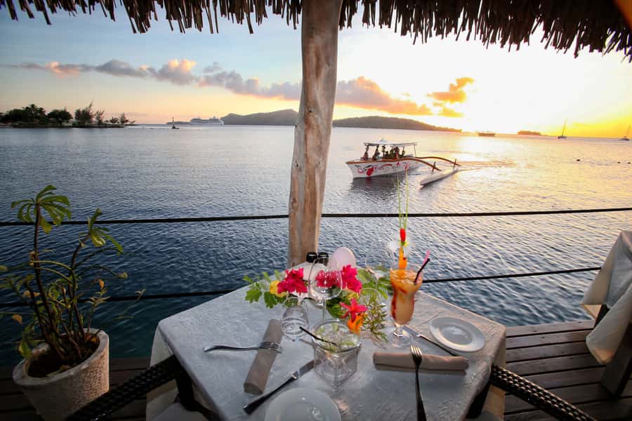 Bora Bora: Combo Sunset Cruise & Romantic Dinner at St James - The outrigger sunset on Bora Bora’s lagoon is the whole point