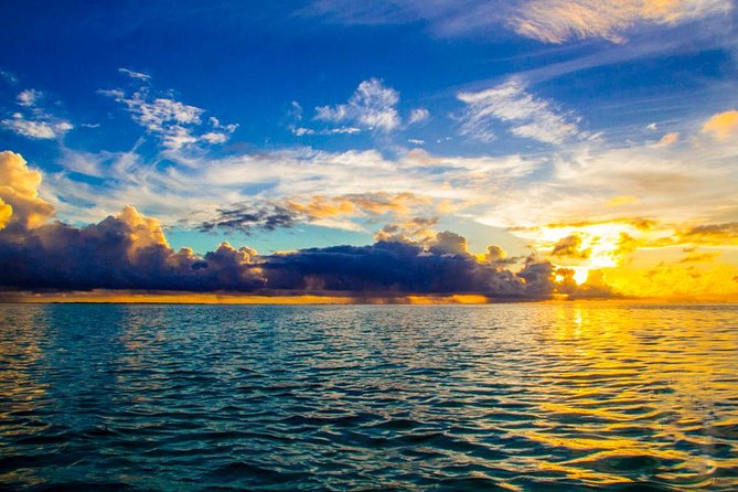 Bora Bora: Small Group Stargazing Tour Including Sunset Cruise - The sunset cruise: lagoon views, bubbly drinks, and live entertainment