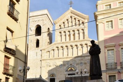 Cagliari, old town walking tour - Starting at Largo Carlo Felice: how to nail the meeting and flow