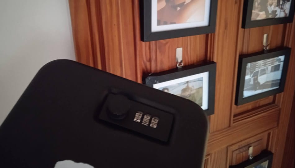 Cala Millor: Escape Room "The millionaire's villa", fun game - The millionaire’s villa story: a legal break-in with a clear goal