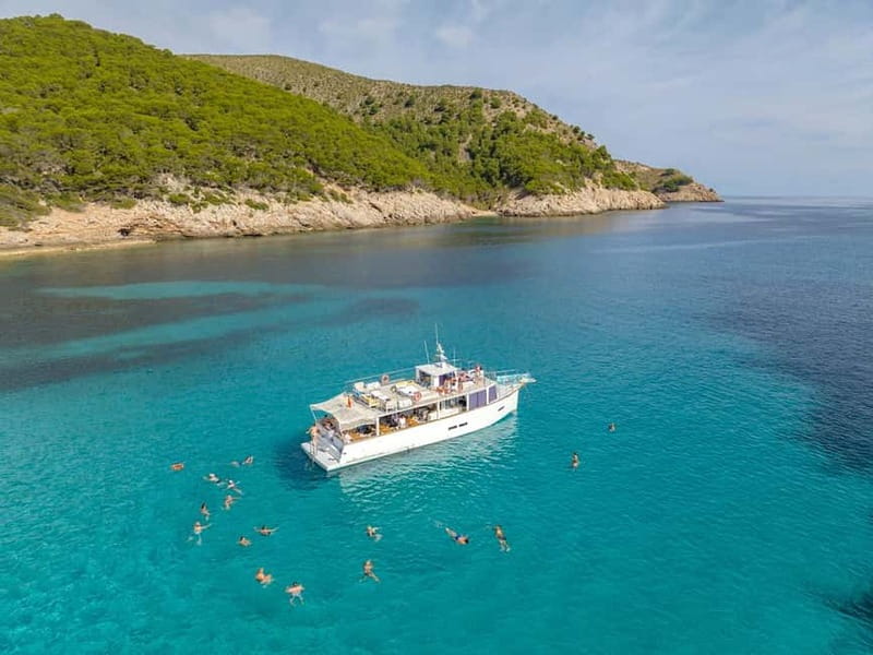 Cala Rajada: Boat Excursion with Drinks and Food - A 5.5-hour Cala Ratjada boat day on Vellmari Primer I