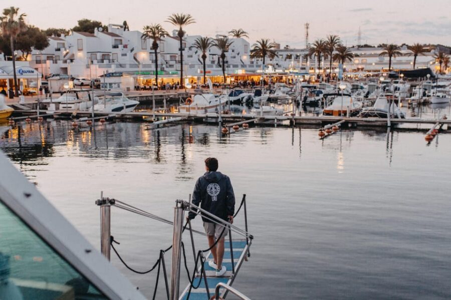 Cala'n Bosch: 2-Hour Sunset Sightseeing Tour - Onboard bar + the included cava moment: how the drinks shape the mood