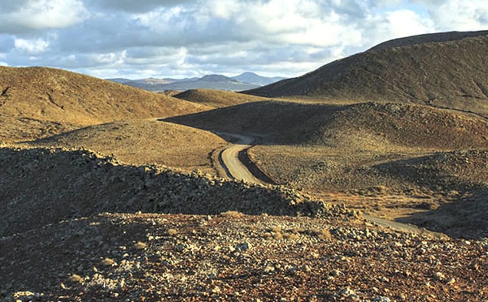 Caleta de Fuste/Corralejo: Guided E-Bike Tour & Crater Hike - Riding Between Villages: Lajares and Cañada de Melián
