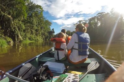 Canoe tour dentro del Parque - What you get before you push off: binoculars, ponchos, and calm guidance